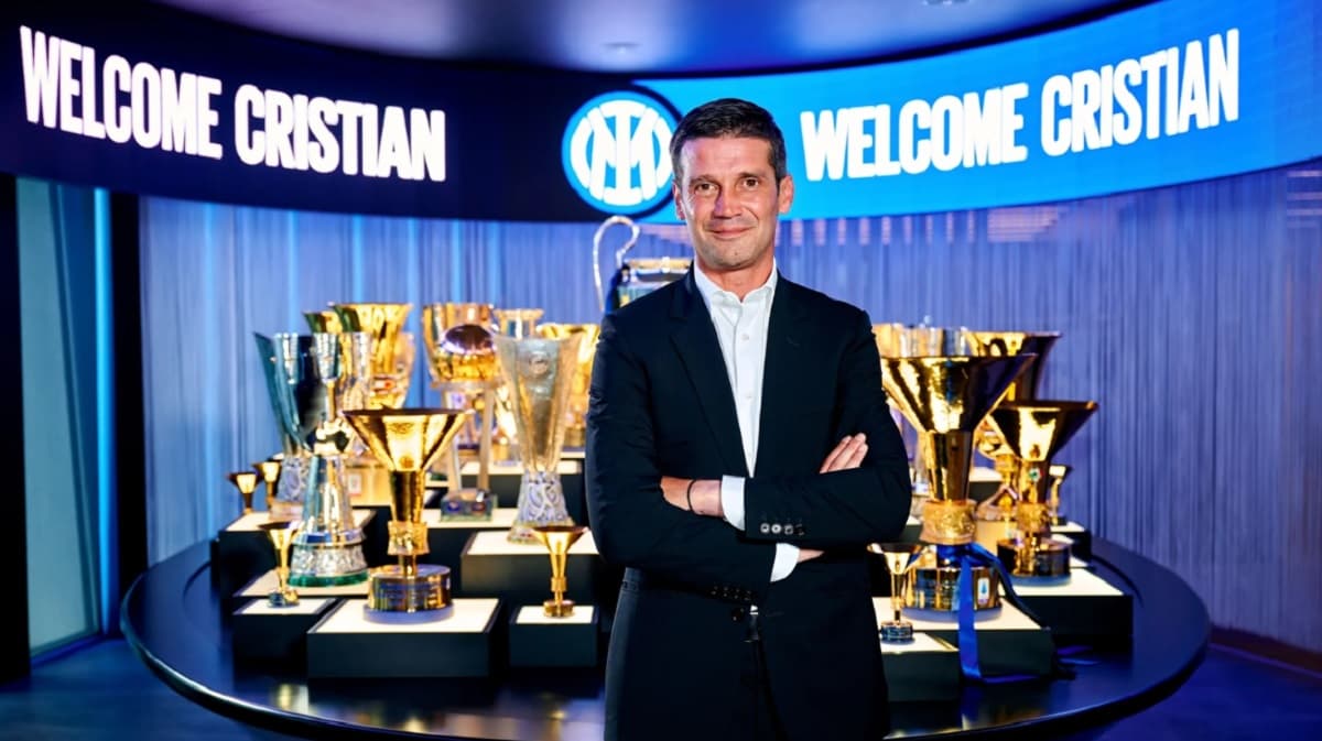 Bawa Inter Milan Scudetto ke-21, Cristian Chivu Ikuti Jejak 2 Pelatih Legendaris! Bawa Inter Milan Scudetto ke-21, Cristian Chivu Ikuti Jejak 2 Pelatih Legendaris!