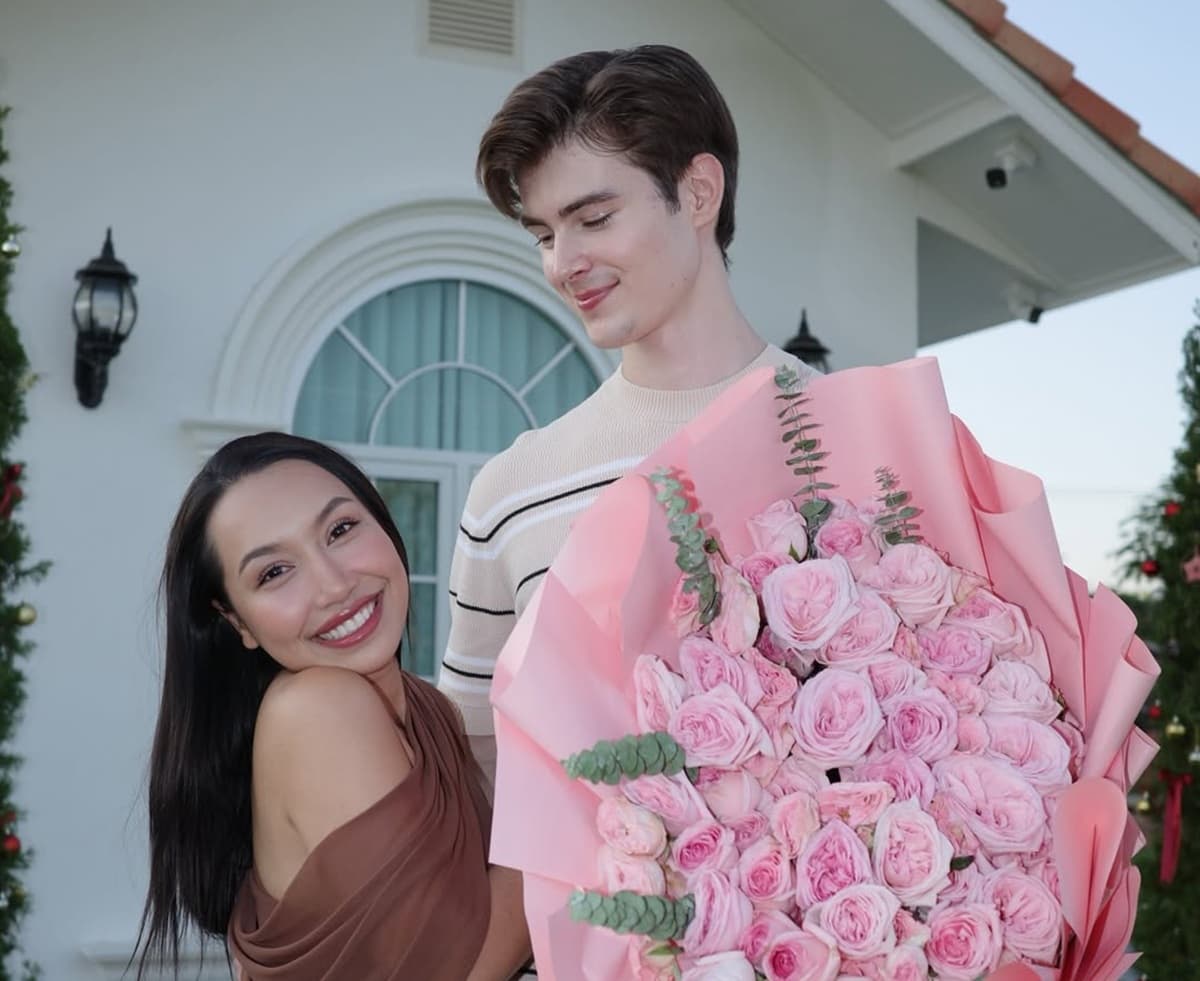 Kisah Viral! Influencer Thailand Nekat Oplas Gara-Gara Suami Terlalu Tampan Kisah Viral! Influencer Thailand Nekat Oplas Gara-Gara Suami Terlalu Tampan