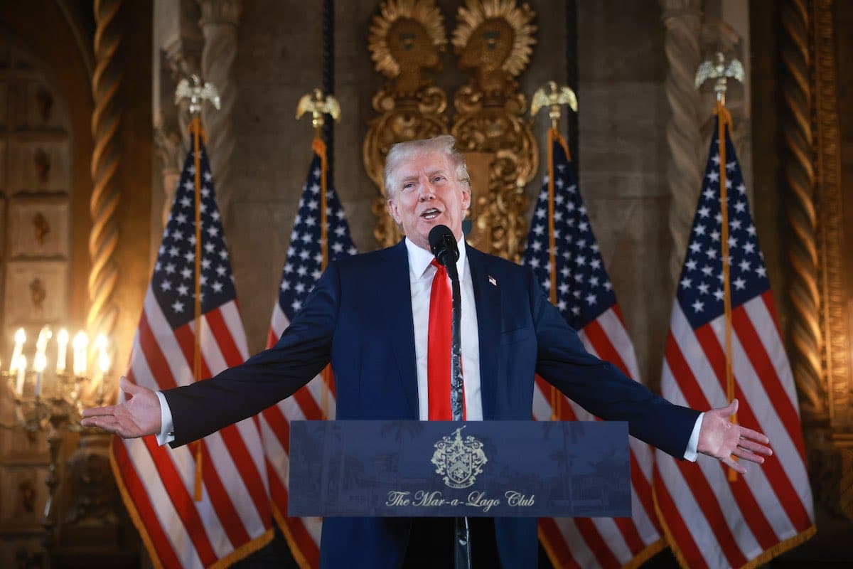 Trump Umumkan Penghentian Sementara Operasi "Proyek Kebebasan" di Selat Hormuz Trump Umumkan Penghentian Sementara Operasi "Proyek Kebebasan" di Selat Hormuz