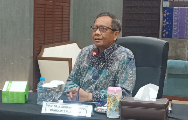 Mahfud Sebut Penyerahan Rekomendasi Reformasi Polri ke Prabowo Berlangsung Hangat Mahfud Sebut Penyerahan Rekomendasi Reformasi Polri ke Prabowo Berlangsung Hangat