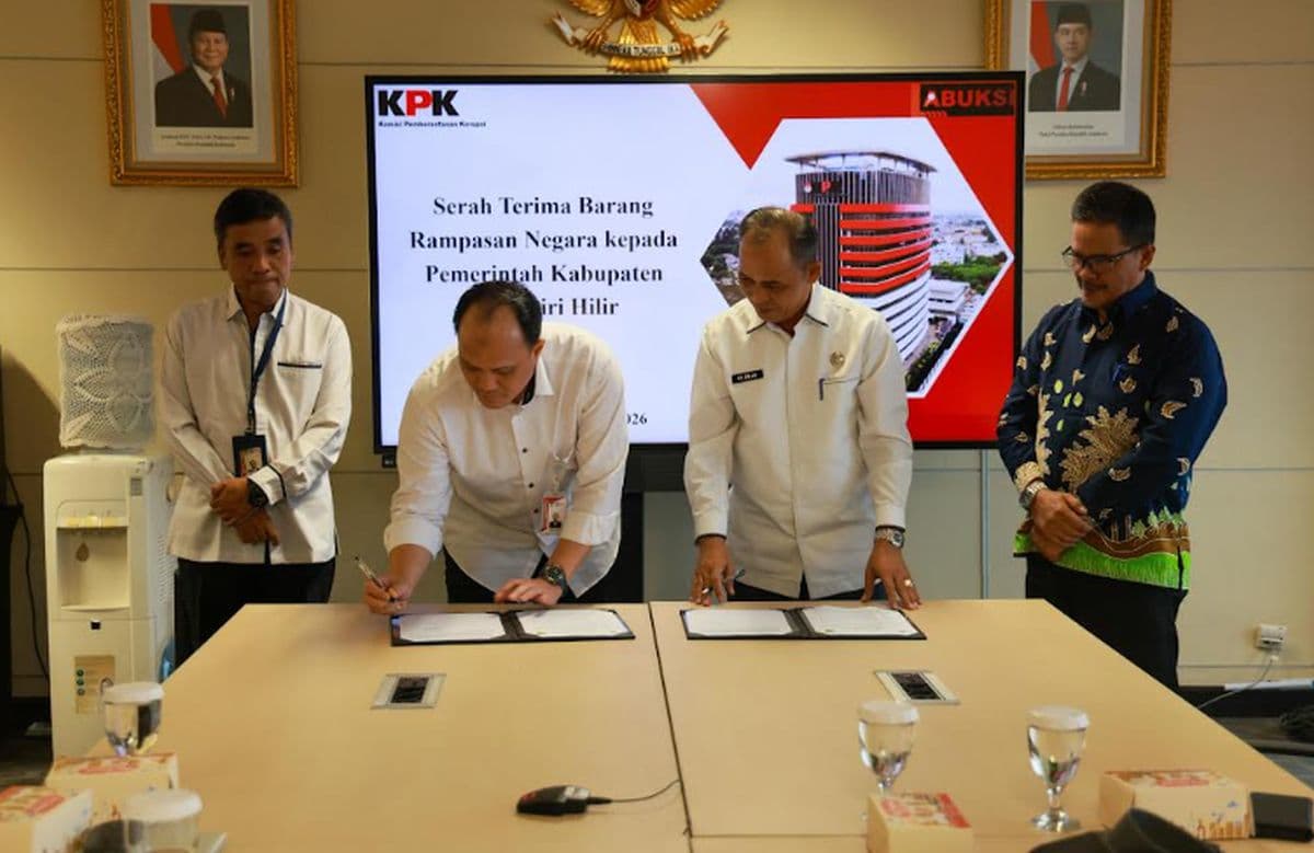 KPK Hibahkan 13 Bidang Tanah Rampasan Rp3,6 Miliar ke Pemkab Inhil KPK Hibahkan 13 Bidang Tanah Rampasan Rp3,6 Miliar ke Pemkab Inhil