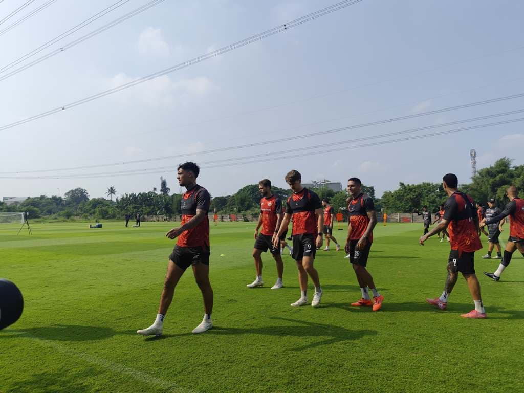 Persija Jakarta Serius Tatap Laga Kontra Persib Bandung, Latihan Kombinasi Ditingkatkan! Persija Jakarta Serius Tatap Laga Kontra Persib Bandung, Latihan Kombinasi Ditingkatkan!