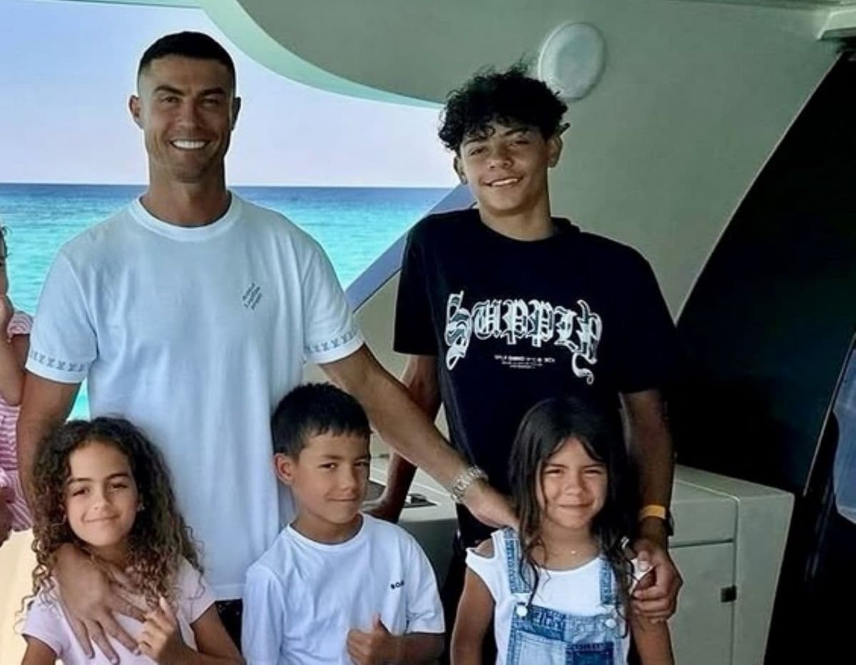 5 Raksasa Eropa Siap Angkut Cristiano Ronaldo Jr, CR7 Justru Menolak? 5 Raksasa Eropa Siap Angkut Cristiano Ronaldo Jr, CR7 Justru Menolak?