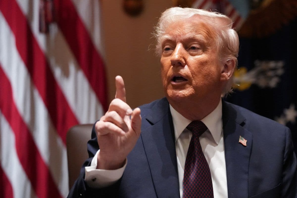 Tiga Kapal Perusak AS Diserang Iran, Trump: Tak Ada Kerusakan Tiga Kapal Perusak AS Diserang Iran, Trump: Tak Ada Kerusakan