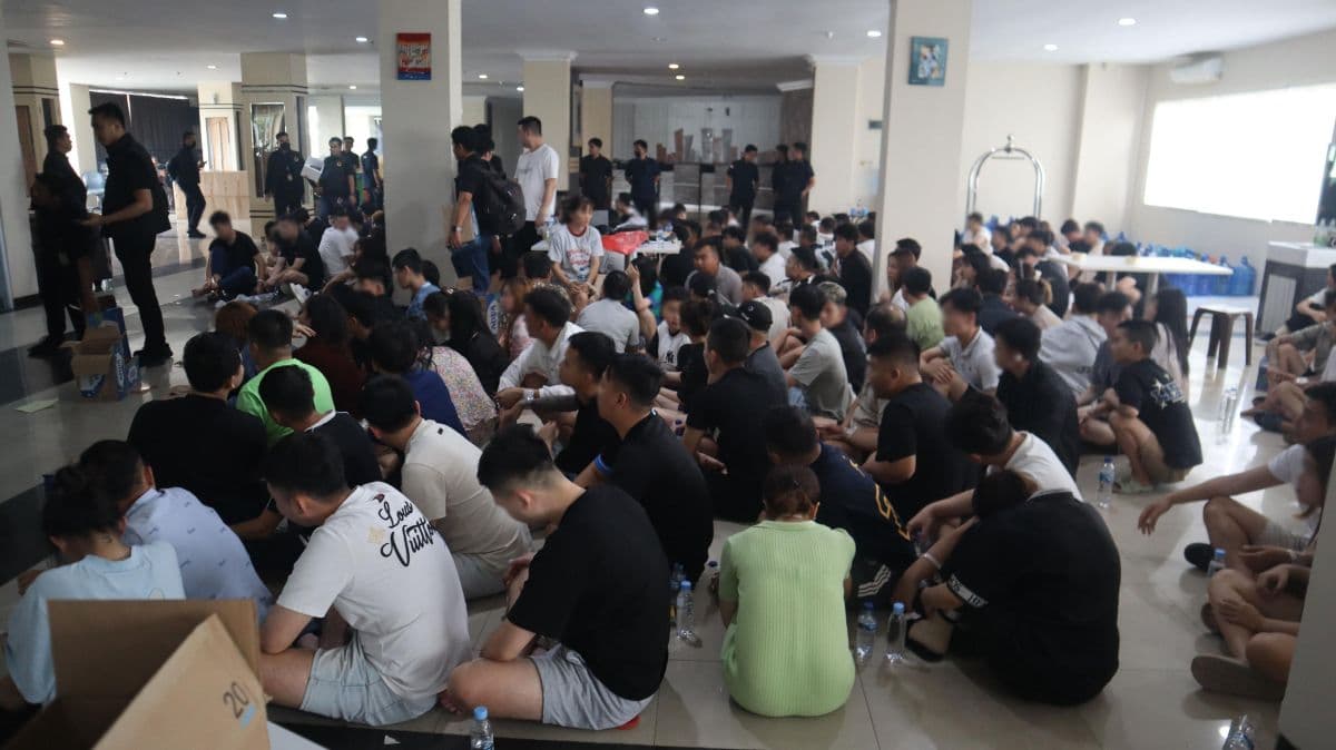 Diduga Terlibat Sindikat Investasi Fiktif, 210 WNA Ditangkap di Apartemen Batam Diduga Terlibat Sindikat Investasi Fiktif, 210 WNA Ditangkap di Apartemen Batam