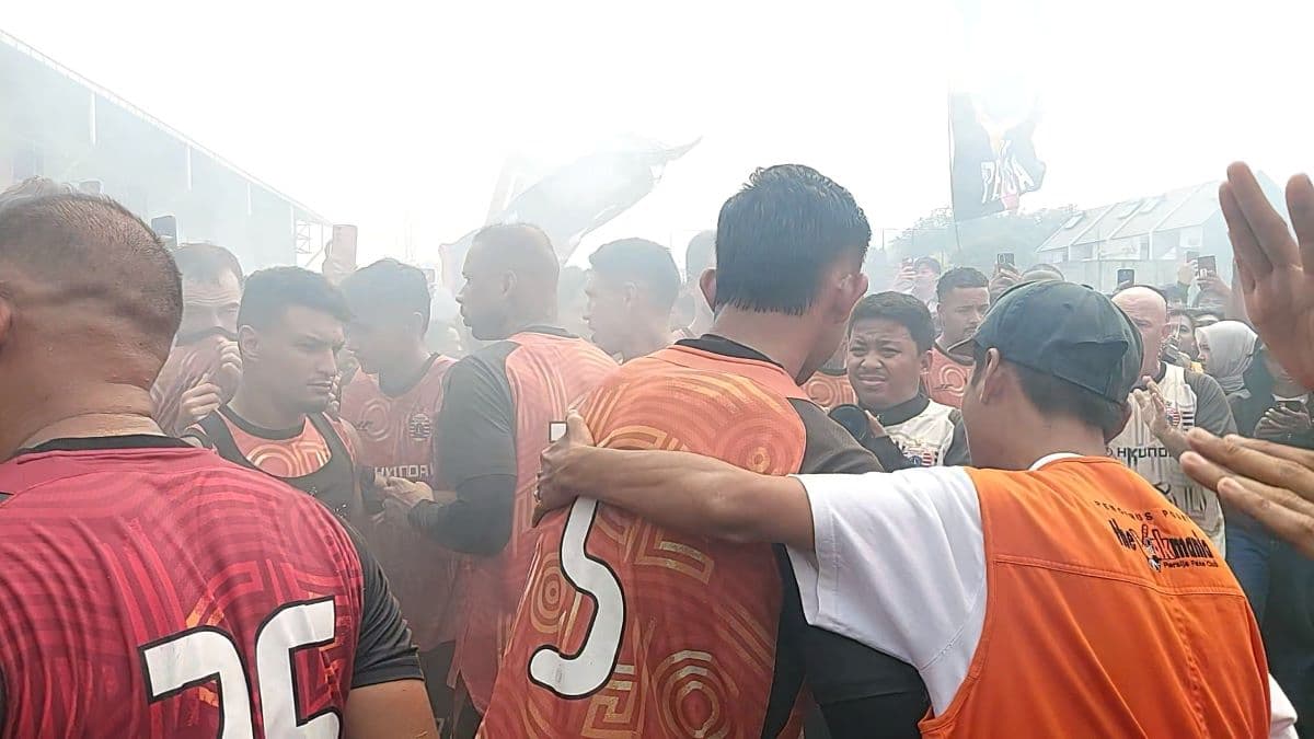 Pesan Emosional Ratusan The Jakmania ke Pemain Persija Jakarta Jelang Lawan Persib Bandung: Kami Ingin Menang! Pesan Emosional Ratusan The Jakmania ke Pemain Persija Jakarta Jelang Lawan Persib Bandung: Kami Ingin Menang!