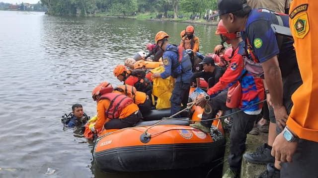 Tragis, Pria Asal Citeurep Tewas Tenggelam di Situ Cikaret Tragis, Pria Asal Citeurep Tewas Tenggelam di Situ Cikaret