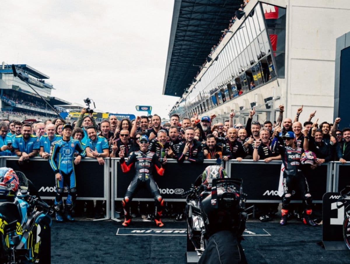 Klasemen Sementara MotoGP 2026 Kelar MotoGP Prancis 2026: Marc Marquez Terpental dari 5 Besar, Duo Aprilia Dominasi Papan Atas! Klasemen Sementara MotoGP 2026 Kelar MotoGP Prancis 2026: Marc Marquez Terpental dari 5 Besar, Duo Aprilia Dominasi Papan Atas!