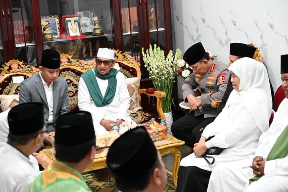 Gibran Ziarah ke Makam Pendiri NU Kiai Abdul Wahab Chasbullah Gibran Ziarah ke Makam Pendiri NU Kiai Abdul Wahab Chasbullah