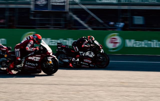 Marco Bezzecchi Sampaikan Simpati untuk Marc Marquez yang Cedera Usai MotoGP Prancis 2026 Marco Bezzecchi Sampaikan Simpati untuk Marc Marquez yang Cedera Usai MotoGP Prancis 2026