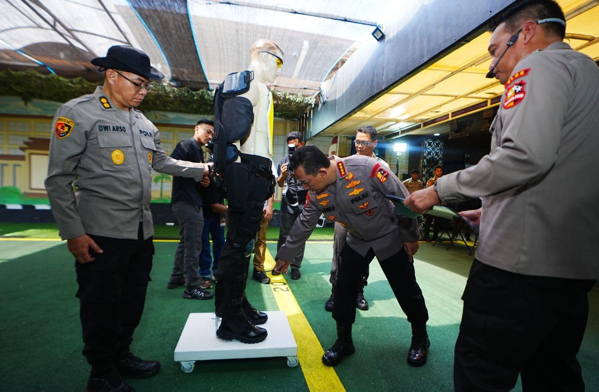 Personel Polri Bakal Dilengkapi Peralatan Anti Panah hingga Bom Molotov, Begini Penampakannya! Personel Polri Bakal Dilengkapi Peralatan Anti Panah hingga Bom Molotov, Begini Penampakannya!