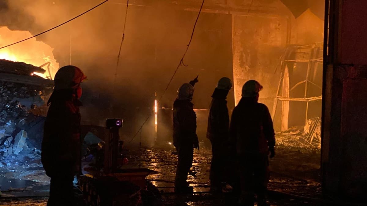 4 Gudang di Kalideres Jakbar Hangus Terbakar 4 Gudang di Kalideres Jakbar Hangus Terbakar