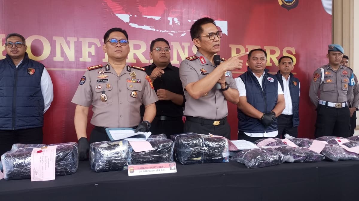 Polda Jambi Bongkar Penyelundupan Sabu dan Vape Yakuza Rp25,9 Miliar, 4 Pelaku Ditangkap Polda Jambi Bongkar Penyelundupan Sabu dan Vape Yakuza Rp25,9 Miliar, 4 Pelaku Ditangkap