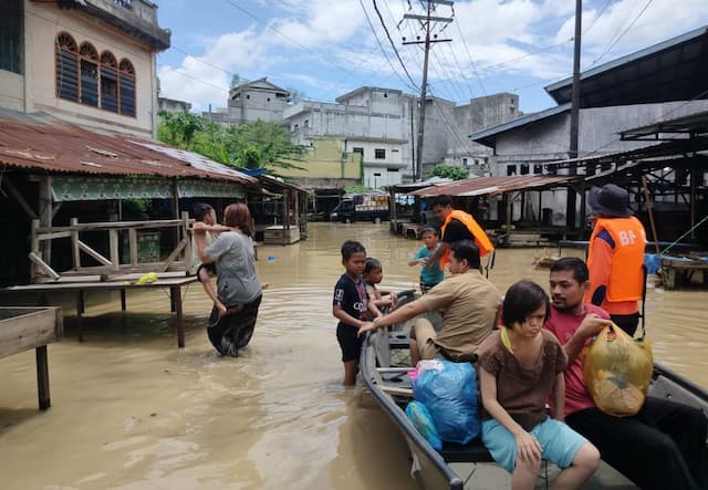 Kota Kendari Diterjang Banjir, 2 Warga Tewas Kota Kendari Diterjang Banjir, 2 Warga Tewas
