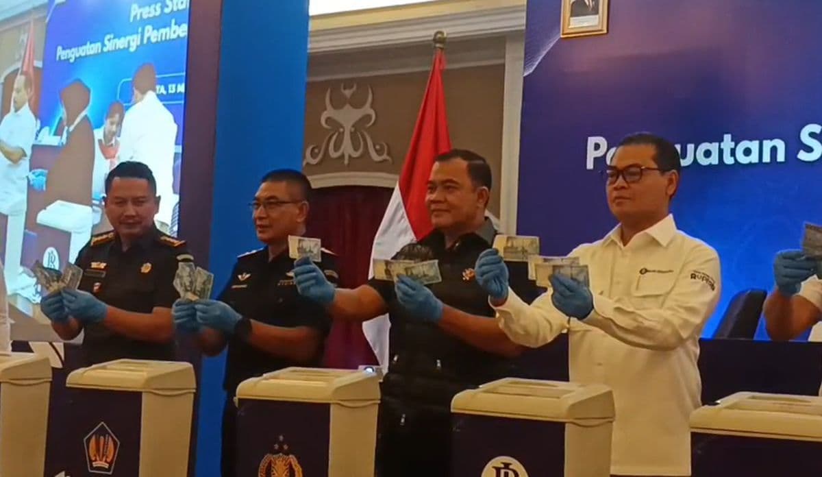 Polri dan BI Musnahkan 466 Ribu Lembar Uang Palsu, Hasil Sitaan 2017–2025 Polri dan BI Musnahkan 466 Ribu Lembar Uang Palsu, Hasil Sitaan 2017–2025