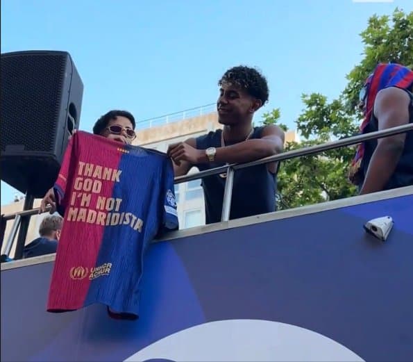 Sindiran Lamine Yamal ke Real Madrid Saat Parade Juara Barcelona: Thank God I’m Not Madridista Sindiran Lamine Yamal ke Real Madrid Saat Parade Juara Barcelona: Thank God I’m Not Madridista