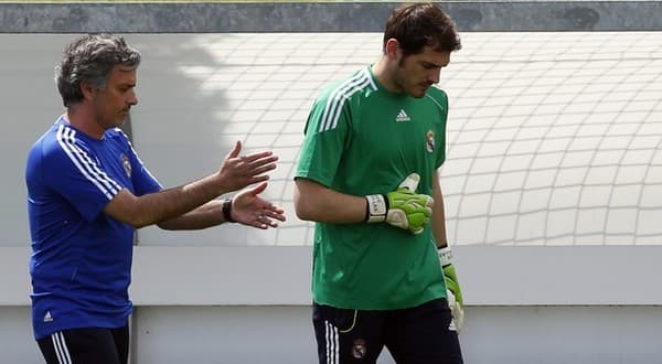 Iker Casillas Menolak Mentah-mentah Kembalinya Jose Mourinho ke Real Madrid Iker Casillas Menolak Mentah-mentah Kembalinya Jose Mourinho ke Real Madrid