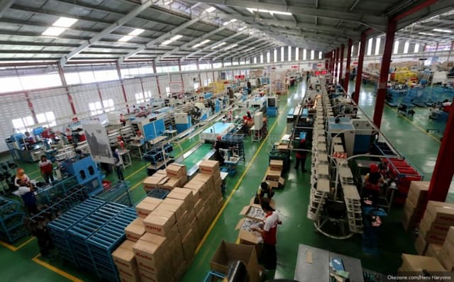 Rupiah Anjlok ke Rp17.600, Industri Terancam PHK hingga Tutup Pabrik Rupiah Anjlok ke Rp17.600, Industri Terancam PHK hingga Tutup Pabrik