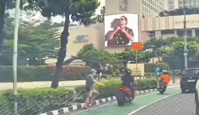 Kronologi 2 Pelaku Jambret WNA Polandia di Bundaran HI Ditangkap Kronologi 2 Pelaku Jambret WNA Polandia di Bundaran HI Ditangkap