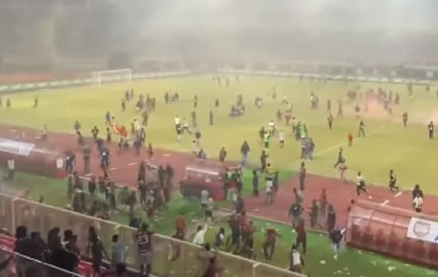Persipura Jayapura Dihukum Laga Kandang Tanpa Penonton Semusim Imbas Kerusuhan di Stadion Lukas Enembe Persipura Jayapura Dihukum Laga Kandang Tanpa Penonton Semusim Imbas Kerusuhan di Stadion Lukas Enembe