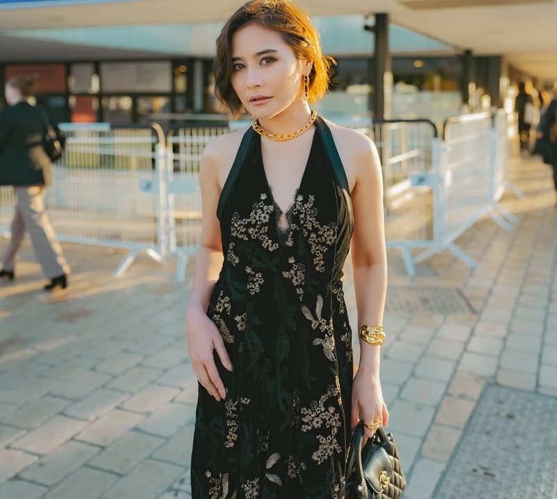 Prilly Latuconsina Tampil Memukau dengan Gaun Hitam di Cannes Film Festival 2026 Prilly Latuconsina Tampil Memukau dengan Gaun Hitam di Cannes Film Festival 2026