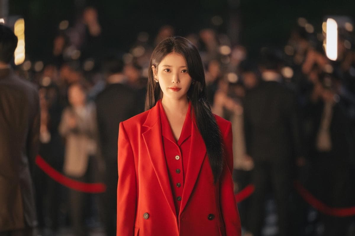 IU Minta Maaf Usai Perfect Crown Dikecam karena Akurasi Sejarah IU Minta Maaf Usai Perfect Crown Dikecam karena Akurasi Sejarah
