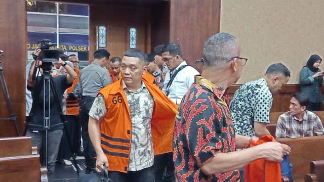 Irvian Bobby 'Sultan Kemnaker' Dituntut 6 Tahun Penjara di Kasus Pemerasan K3 Irvian Bobby 'Sultan Kemnaker' Dituntut 6 Tahun Penjara di Kasus Pemerasan K3