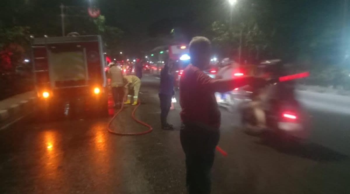 Sejumlah Pemotor Jatuh Gegara Minyak Tumpah di Jalan Sudirman, 9 Orang Terluka Sejumlah Pemotor Jatuh Gegara Minyak Tumpah di Jalan Sudirman, 9 Orang Terluka