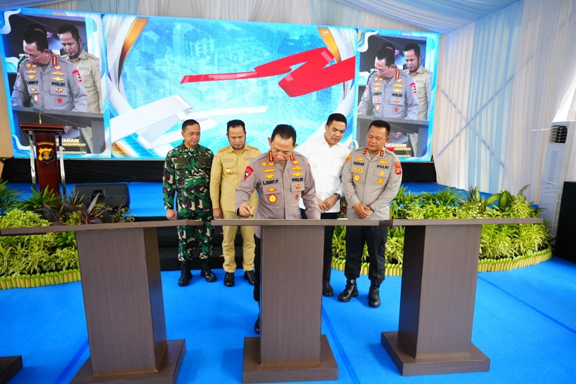 Kapolri Resmikan Sarpras Polda Kaltim, Siap Perkuat Dukungan Keamanan IKN Kapolri Resmikan Sarpras Polda Kaltim, Siap Perkuat Dukungan Keamanan IKN