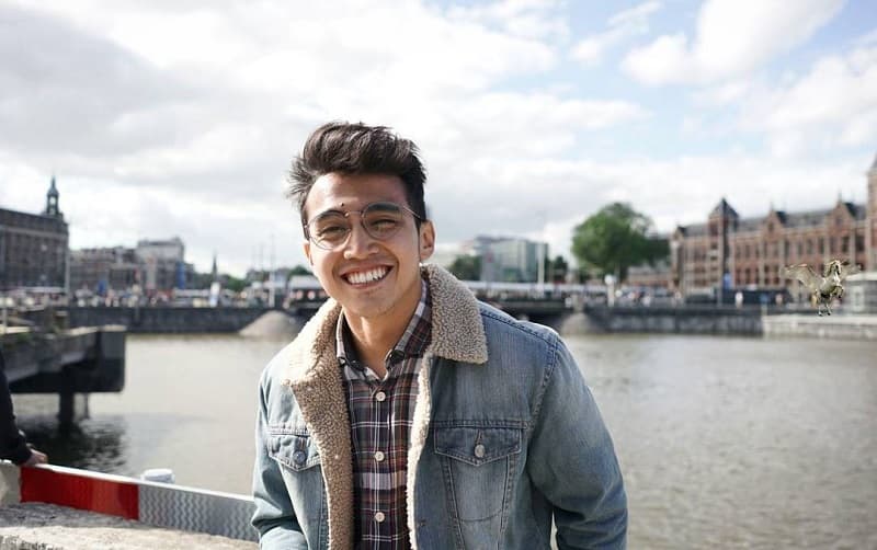 Curhat Vadie Akbar Kenang Vidi Aldiano Lewat Postingan Topi, Netizen Ikut Terharu Curhat Vadie Akbar Kenang Vidi Aldiano Lewat Postingan Topi, Netizen Ikut Terharu