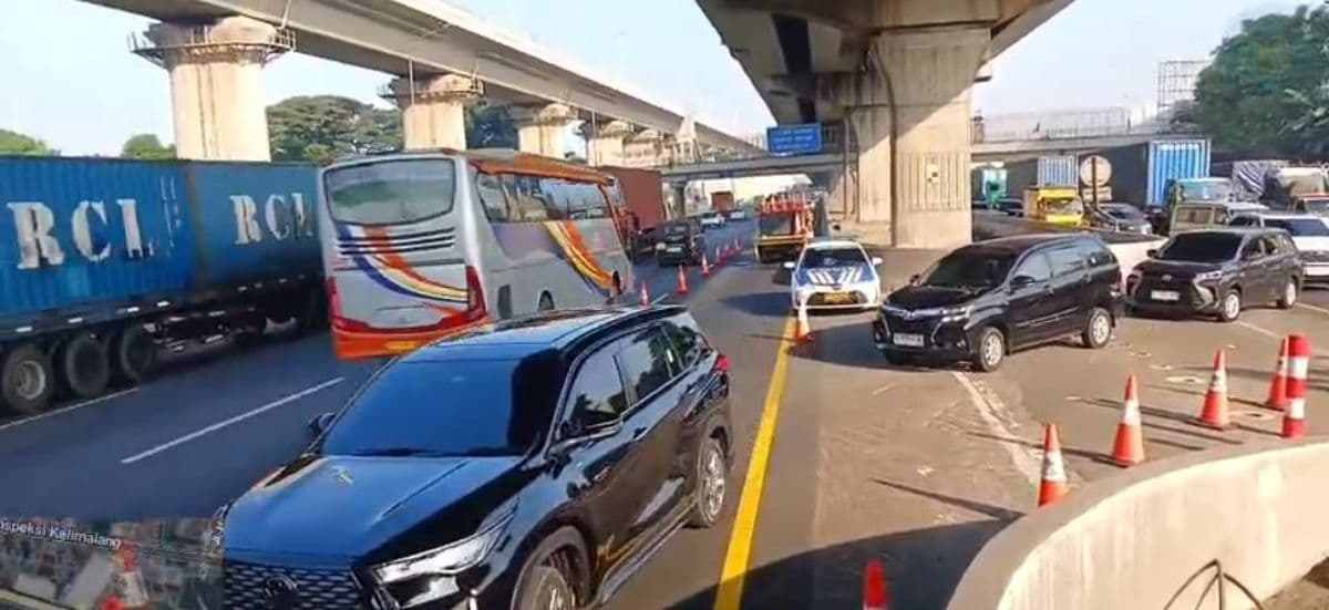 Tol Jakarta-Cikampek Diterapkan Contraflow, Ini Penyebabnya Tol Jakarta-Cikampek Diterapkan Contraflow, Ini Penyebabnya