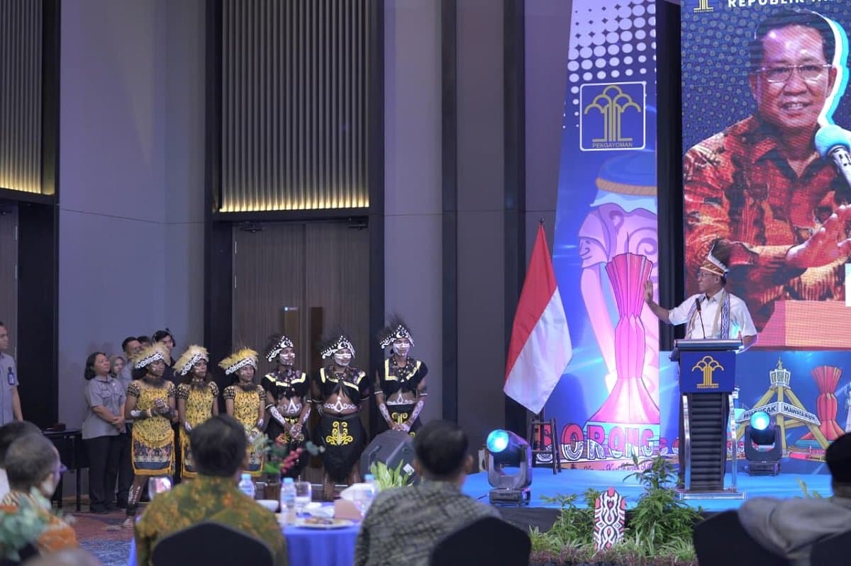 Menkum Buka Jalur Afirmasi Pendidikan Kedinasan dan ASN bagi Putra-Putri Papua Menkum Buka Jalur Afirmasi Pendidikan Kedinasan dan ASN bagi Putra-Putri Papua