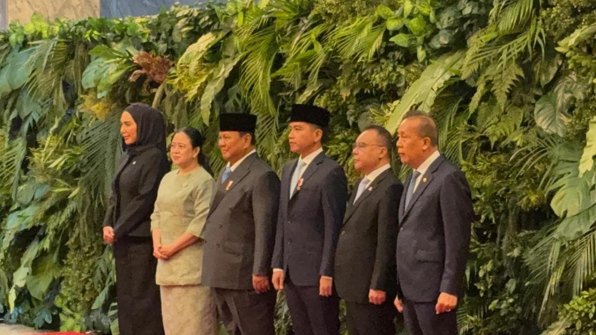 Momen Prabowo dan Gibran Foto Bareng Pimpinan DPR Jelang Rapat Paripurna Momen Prabowo dan Gibran Foto Bareng Pimpinan DPR Jelang Rapat Paripurna