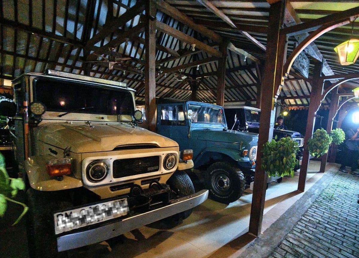 KPK Geledah Rumah Bupati Ponorogo nonaktif, 3 Mobil Hardtop dan 1 Alphard Disita KPK Geledah Rumah Bupati Ponorogo nonaktif, 3 Mobil Hardtop dan 1 Alphard Disita