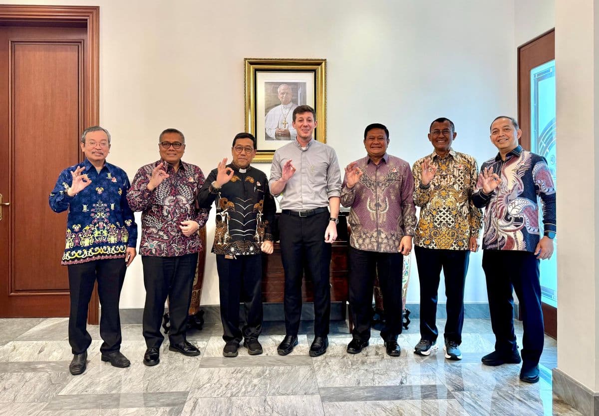 Wakil Uskup TNI-Polri Audiensi ke Kedubes Vatikan Wakil Uskup TNI-Polri Audiensi ke Kedubes Vatikan