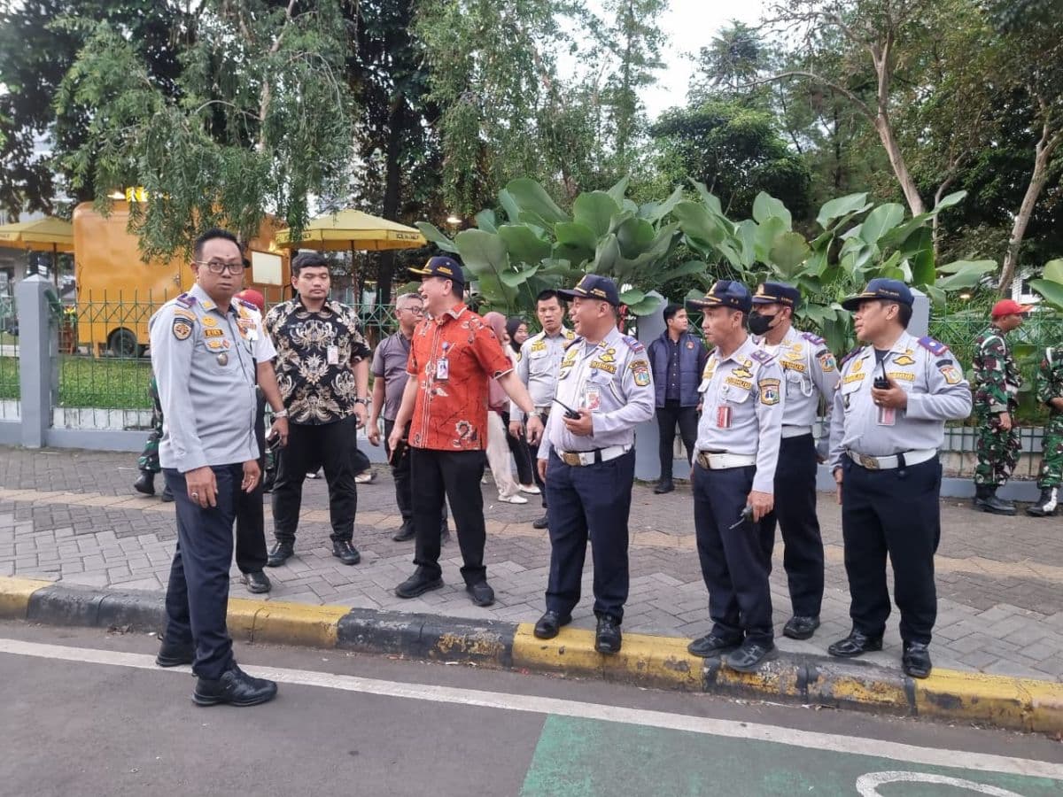 Pemprov DKI Sikat Jukir Liar di Blok M, 13 Orang Diamankan Pemprov DKI Sikat Jukir Liar di Blok M, 13 Orang Diamankan