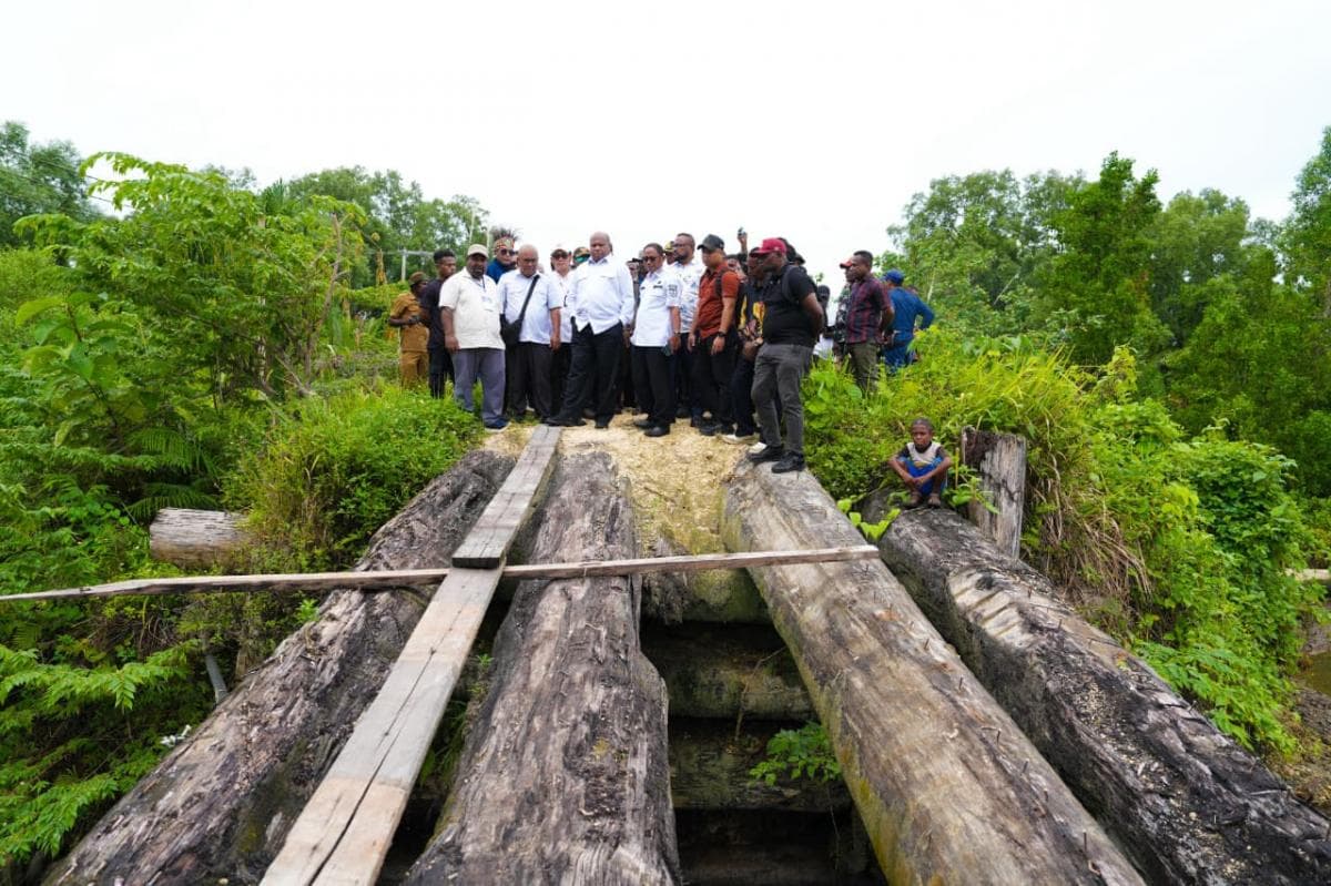 Rusak Akibat Gempa, Perbaikan Jalur Barat Yapen dan Bandara Serui Bakal Dikebut Rusak Akibat Gempa, Perbaikan Jalur Barat Yapen dan Bandara Serui Bakal Dikebut