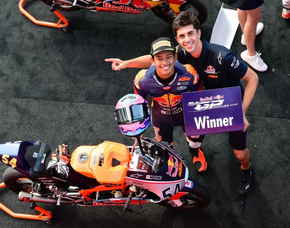 Kisah Kenangan Manis Pembalap Veda Ega Pratama, Cetak Kemenangan Perdana di Red Bull Rookies Cup 2025 Mugello Kisah Kenangan Manis Pembalap Veda Ega Pratama, Cetak Kemenangan Perdana di Red Bull Rookies Cup 2025 Mugello