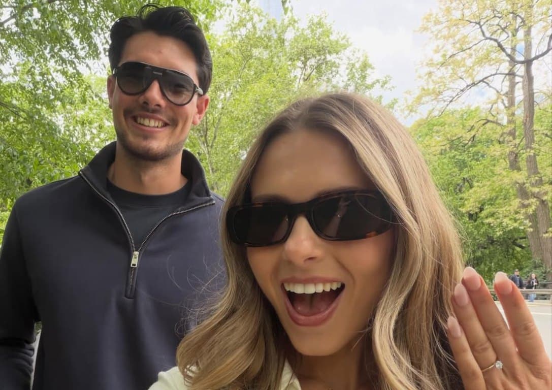 Selamat! Pemain Timnas Indonesia Elkan Baggott Resmi Bertunangan dengan Katie Marsden Selamat! Pemain Timnas Indonesia Elkan Baggott Resmi Bertunangan dengan Katie Marsden