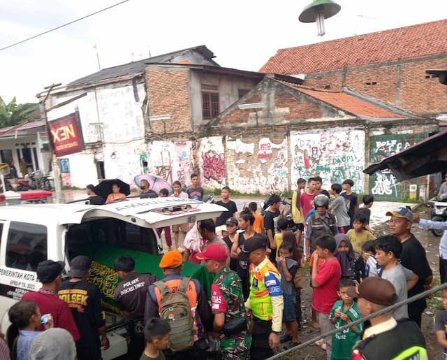 Tertemper KA Cikarang-Kampung Bandan di Bekasi, Pejalan Kaki Tewas Tertemper KA Cikarang-Kampung Bandan di Bekasi, Pejalan Kaki Tewas