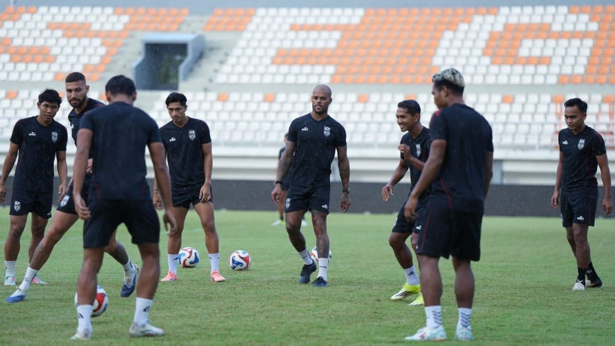 8 Pemain Absen, Malut United Tetap Siap Hajar Borneo FC di Laga Pamungkas Super League 2025-2026! 8 Pemain Absen, Malut United Tetap Siap Hajar Borneo FC di Laga Pamungkas Super League 2025-2026!