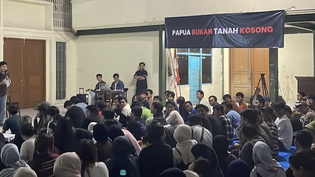 Ratusan Anak Muda Padati Nobar Film Dokumenter Pesta Babi di Jakarta Pusat Ratusan Anak Muda Padati Nobar Film Dokumenter Pesta Babi di Jakarta Pusat