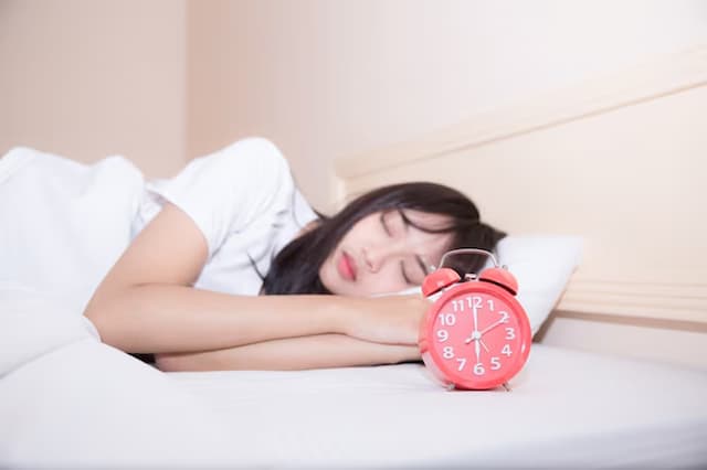 Riset: Kurang atau Kebanyakan Tidur Bisa Percepat Penuaan Biologis Riset: Kurang atau Kebanyakan Tidur Bisa Percepat Penuaan Biologis