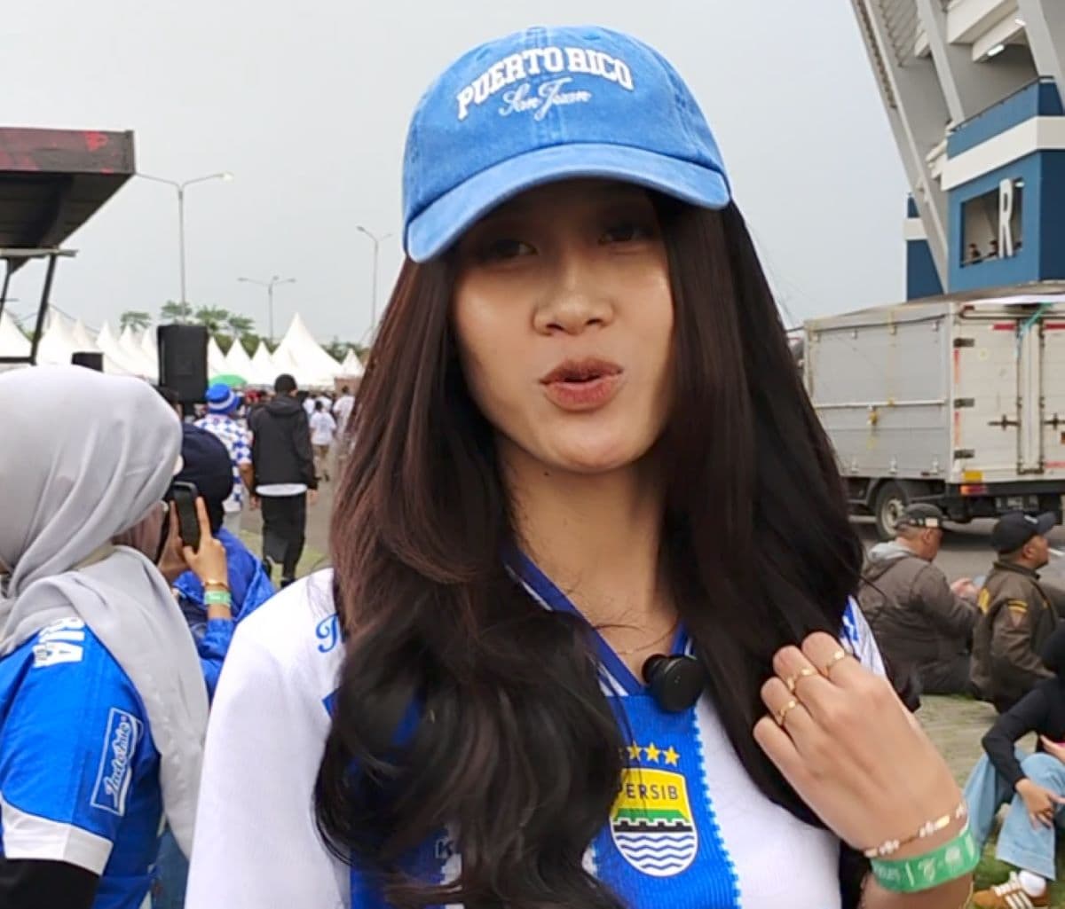 Bobotoh Cantik Indah Optimistis Persib Bandung Kalahkan Persijap Jepara dan Kunci Gelar Juara di GBLA! Bobotoh Cantik Indah Optimistis Persib Bandung Kalahkan Persijap Jepara dan Kunci Gelar Juara di GBLA!