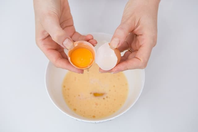 Manfaat Kuning Telur, Rahasia Rambut Kuat dan Berkilau Manfaat Kuning Telur, Rahasia Rambut Kuat dan Berkilau