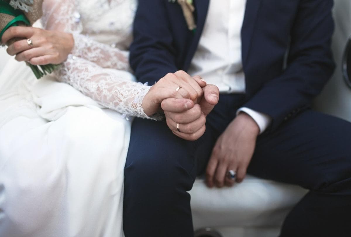 Deretan Tradisi Pernikahan Paling Nyeleneh di Dunia, Meludahi Pengantin hingga Pura-Pura Diculik Deretan Tradisi Pernikahan Paling Nyeleneh di Dunia, Meludahi Pengantin hingga Pura-Pura Diculik