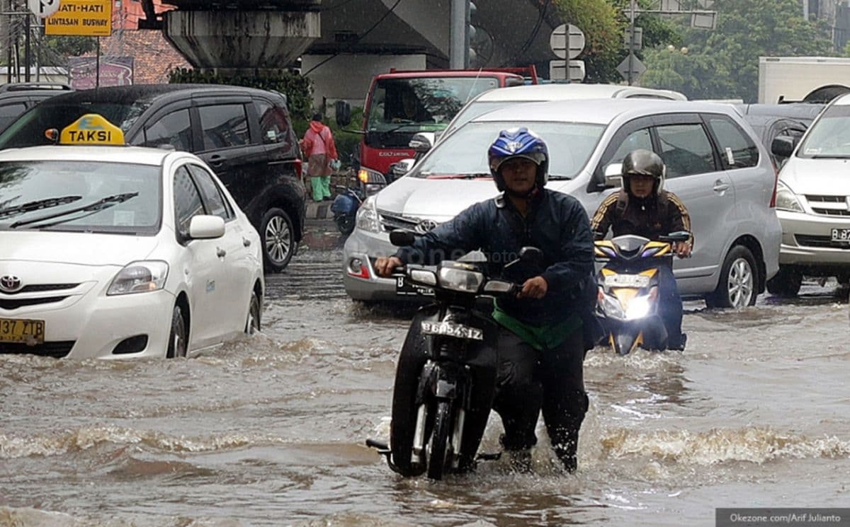 26 RT di Jaktim Masih Terendam Banjir Pagi Ini 26 RT di Jaktim Masih Terendam Banjir Pagi Ini