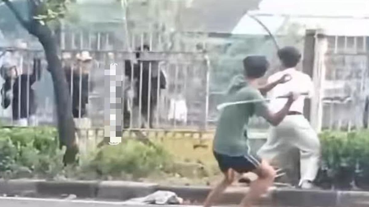 Tawuran Pecah di Klender, Dua Kelompok Saling Serang Pakai Sajam dan Petasan Tawuran Pecah di Klender, Dua Kelompok Saling Serang Pakai Sajam dan Petasan
