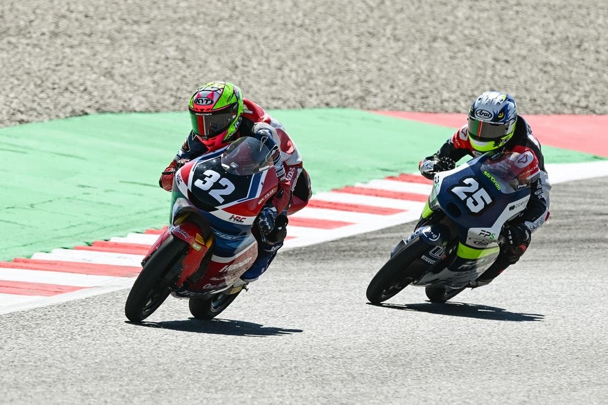 Debut Manis Pembalap Muda Indonesia di Moto3 Junior, Raih Podium! Debut Manis Pembalap Muda Indonesia di Moto3 Junior, Raih Podium!