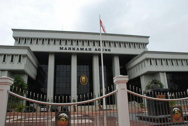 MA Pecat Hakim PT Makassar, Terbukti Terima Suap Rp1 Miliar dan Main Judol MA Pecat Hakim PT Makassar, Terbukti Terima Suap Rp1 Miliar dan Main Judol